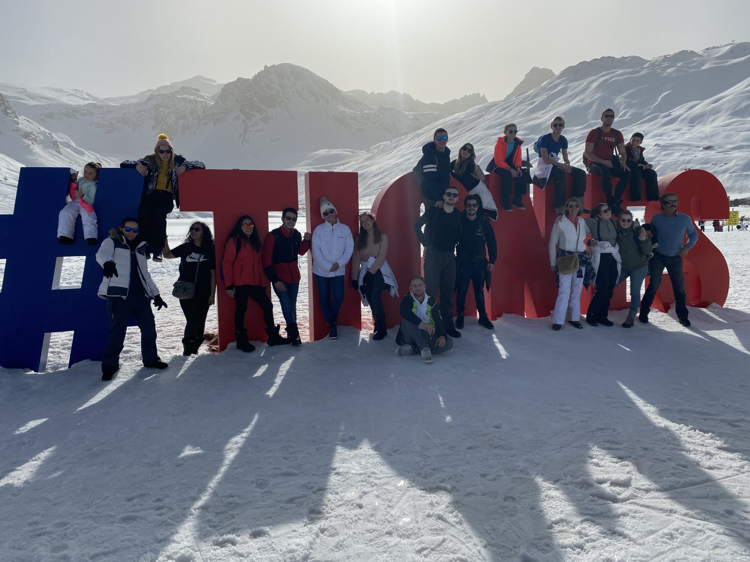 Photo des étudiants en stage à la station de ski de Tignes, dans les Alpes en Savoie.