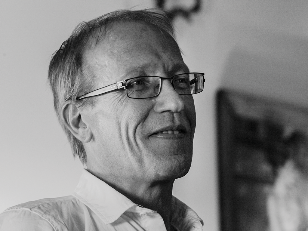 Photographie d'Emmanuel Venet en noir et blanc