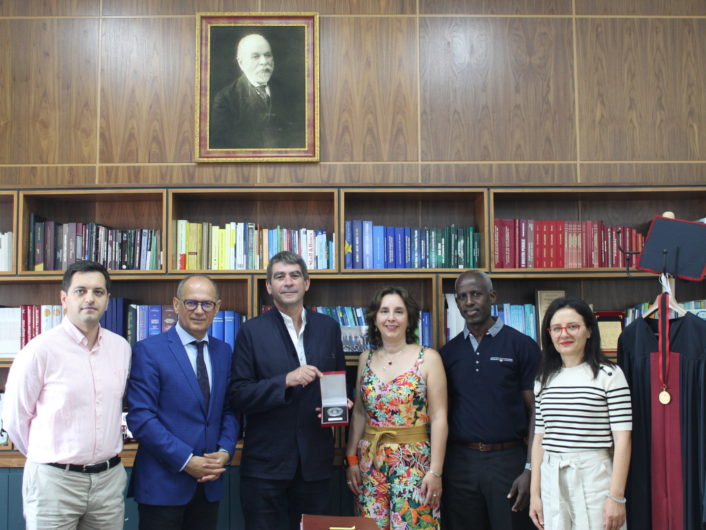 Photo du Président de l'université Christophe Fouqueré, en visite à l'université de Tirana en Albanie.