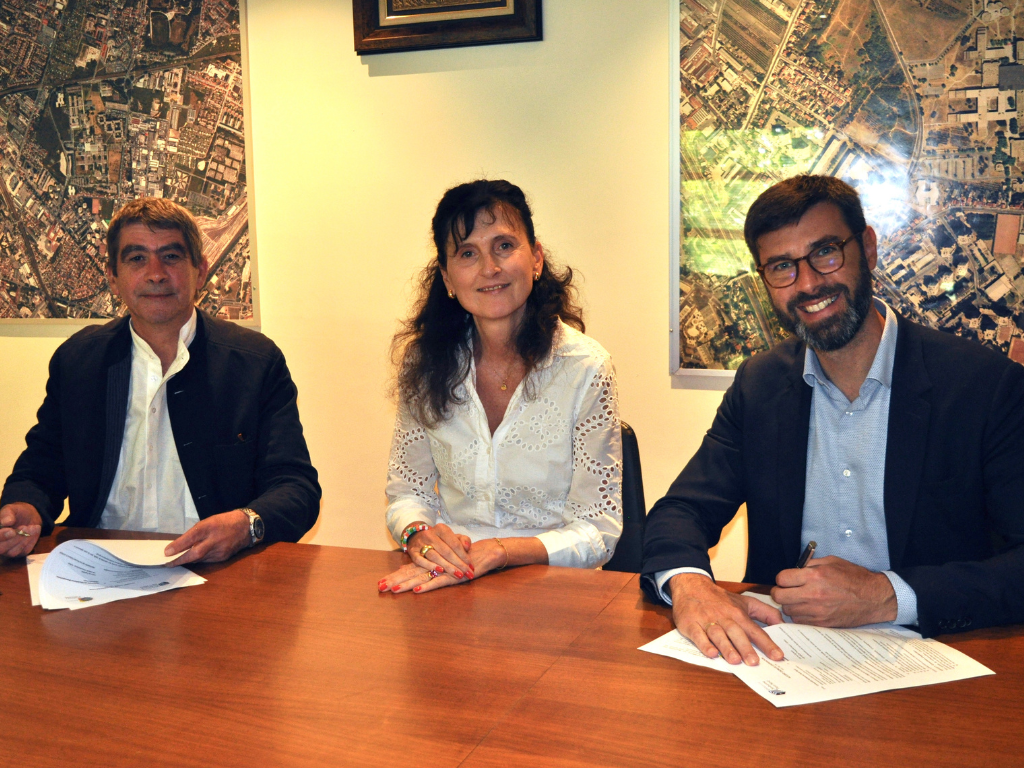 Photo de Christophe Fouqueré, Stylianos Amargianakis et Anne Fauchon signant la convention de partenariat entre l'IdEF et l'USPN